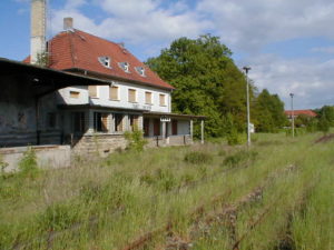 Leerstand Gebäude alter Bahnhog 2004