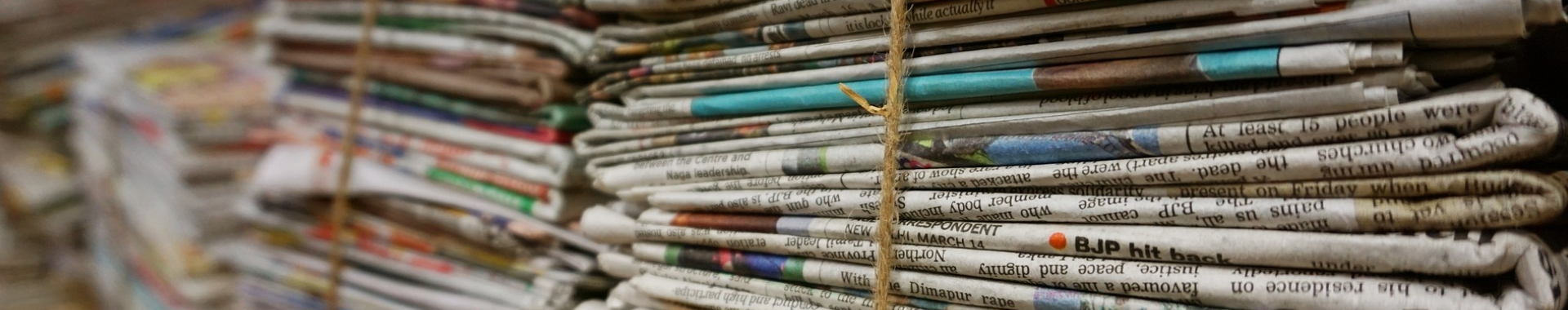Symbolfoto für neue Amtsblätter, Zeitungsstapel